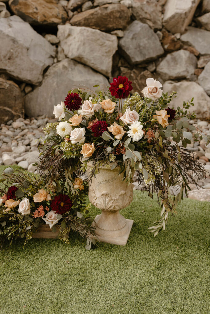 burgundy and orange florals at tuscan falls wedding ceremony