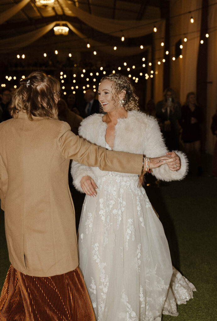 bride dancing with her mom and wedding reception at tuscan falls
