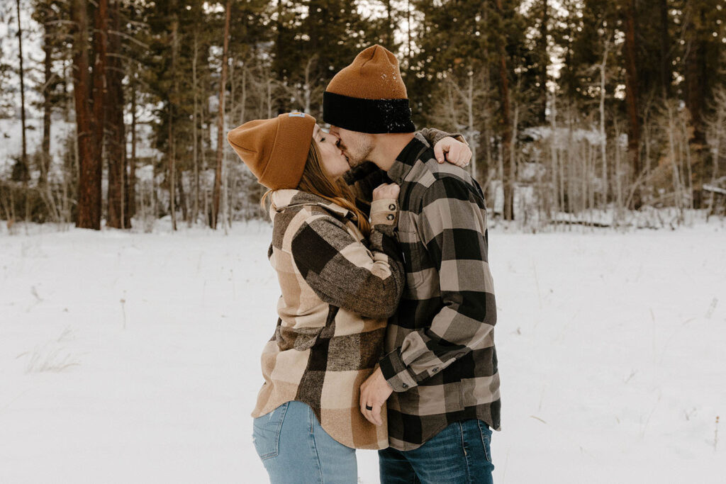 couple kissing in the winter in lake tahoe