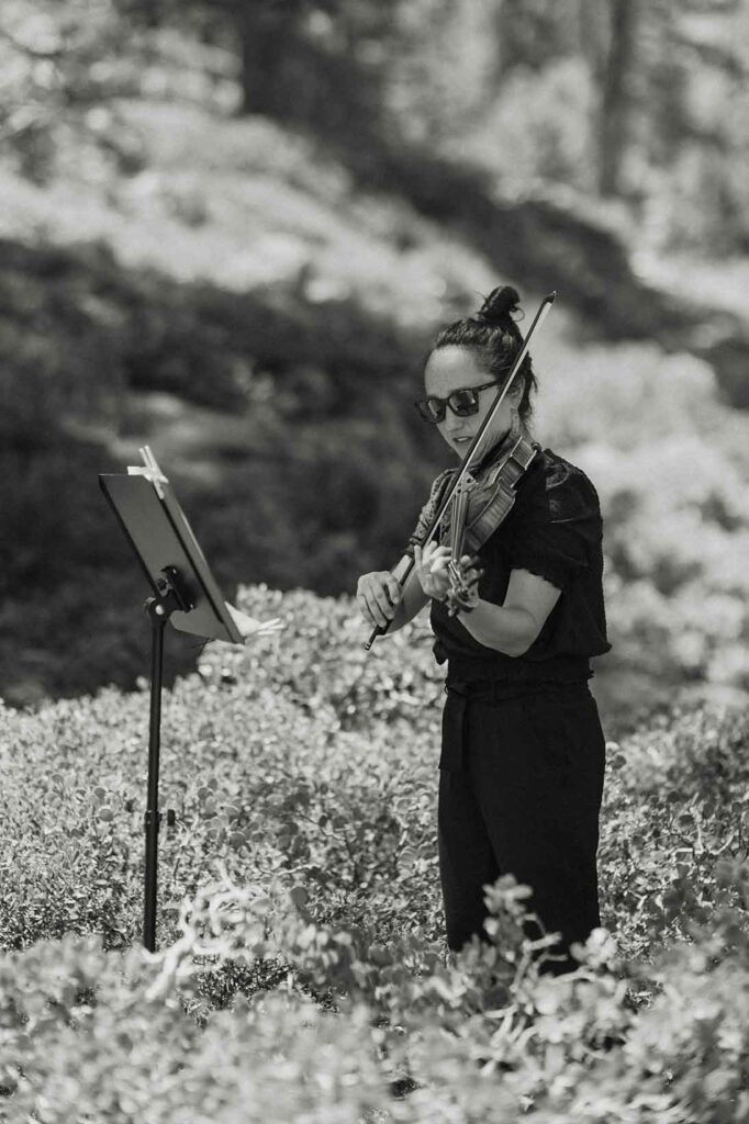 Musician playing violin during Elopement ceremony in South Lake Tahoe