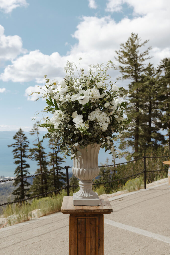 White floral bouquet in ceramic vase on top of wooden column at Heavenly Lake View Lodge